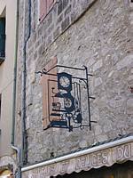 Advertising your wares over the door